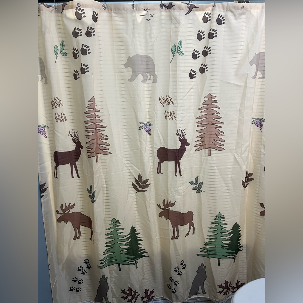 Cabin Nature-Themed Shower Curtain with Forest Animals Moose Bear Wolf tracks